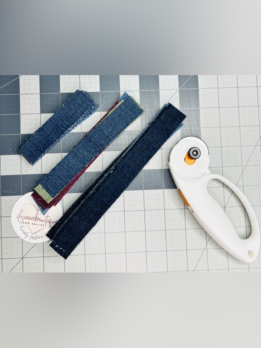 Denim Fabric Scrap Strips bundle of 50 for up-cycling 1 inch wide - Picture 3 of 6